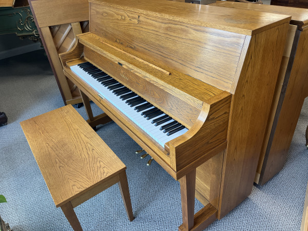1987 Yamaha P22 studio piano in oak - Upright - Studio Pianos